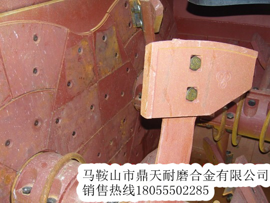 陜西興平1000混凝土攪拌機(jī)側(cè)襯板、側(cè)刮刀、側(cè)下刮刀價格