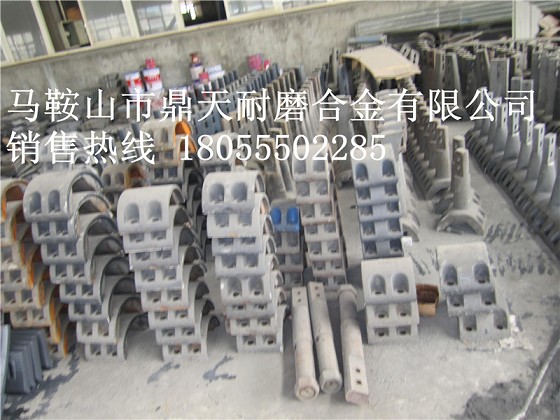 鄭州新建750強(qiáng)制式攪拌機(jī)端襯板、中葉片、側(cè)下刮刀現(xiàn)貨供應(yīng)
